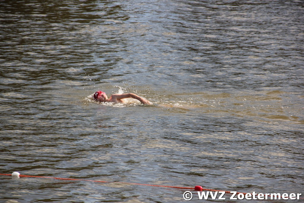 Nieuwe ervaring bij Open Water wedstrijd Merwedekanaal