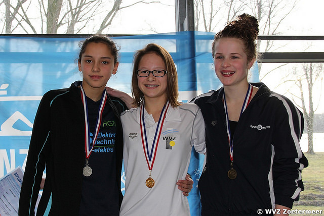 Opnieuw kampioenschapsrecord voor Sophie en Tes en goud voor de dames estafette op afsluitende dag NJJK