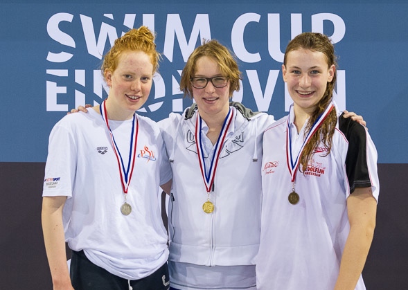 Leonie drievoudig Nederlands kampioen tijdens Swimcup en drie WVZ-ers genomineerd voor deelname aan interlands