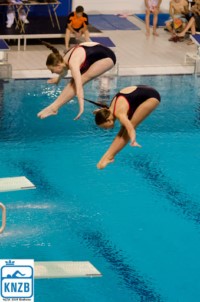 Annemarijn en Maaike Synchroon NJK 2015 1 320x200