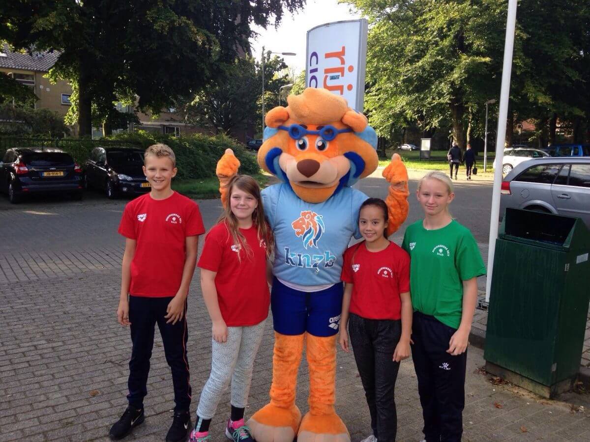 Jaarlijkse KNZB Miniorendag: leerzaam voor zwemmers èn ouders!