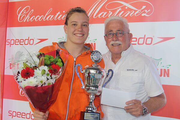 Valerie van Roon wint Zwemkroniekbokaal 2018
