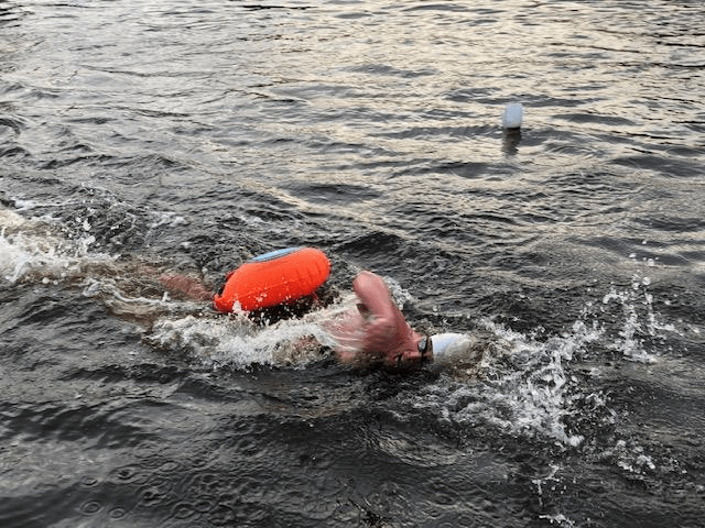 ONK IJszwemmen tijdens de Green Heart Ice Swim in Reeuwijk